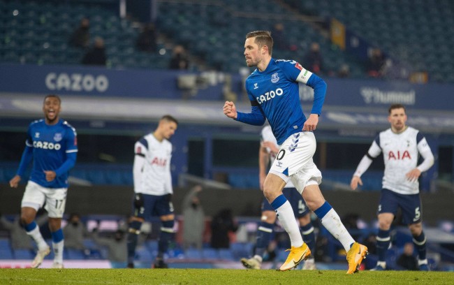 在赛季进行 在赛季进行